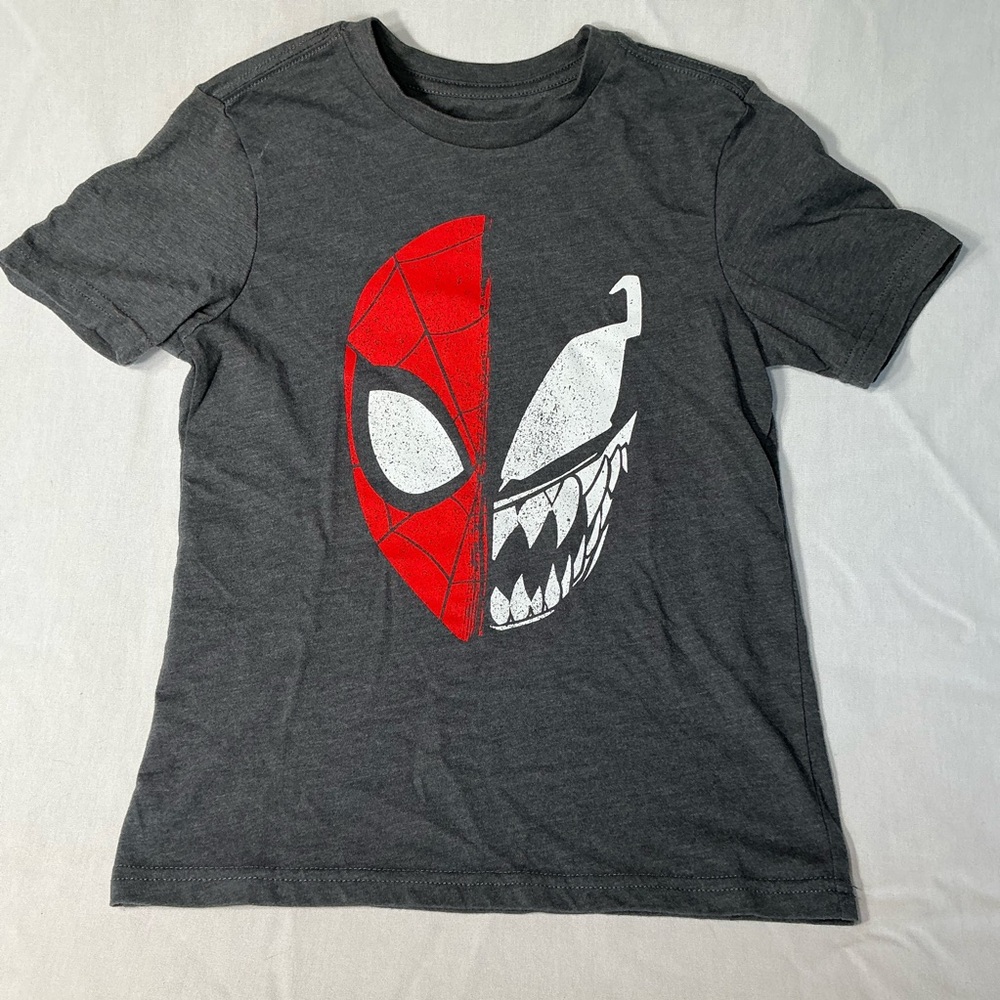 Marvel . Spider-Man & Venom Split Face . Gray Tee . Kids Size 6/7